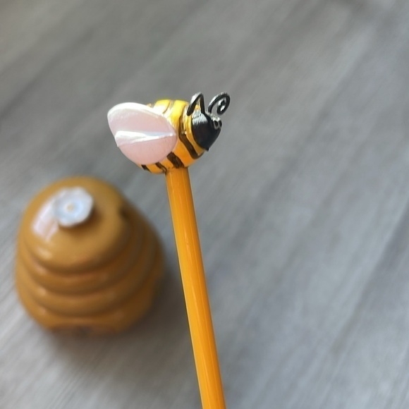 Honey Miel Beehive Honey Jar with Lid and Bee Dipper - Picture 7 of 8